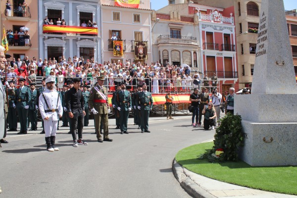 Onda homenajea a las Fuerzas Armadas en una multitudinaria Jura de Bandera
