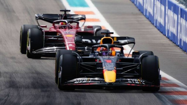 Verstappen lidera el doblete de Red Bull en una nueva debacle de Ferrari