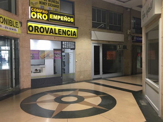 Valencia no es ciudad para pasajes: el declive definitivo de las calles cubiertas 
