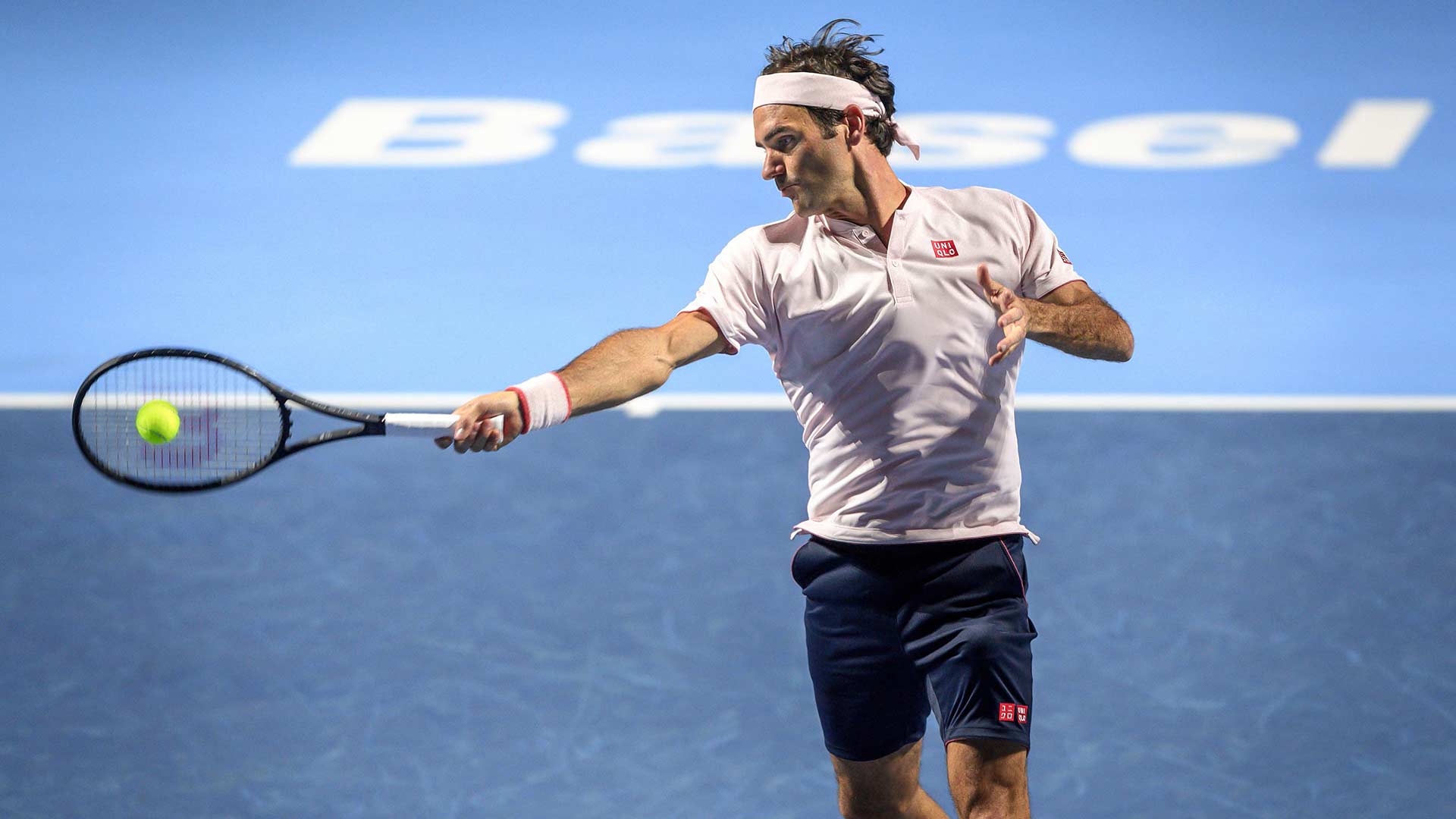 Federer elogia a Nadal y piensa regresar al circuito en 2023
