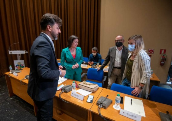 El bipartito de Orihuela nombra a cinco asesores más: el gasto ya supera al del equipo de Gobierno