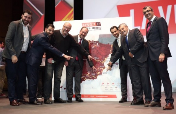 Alicante desfila ante el mundo en la pasarela del ciclismo 