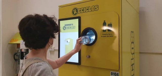 'Reciclos' llega a Vila-real para premiar al vecindario que recicle latas y botellas de plástico