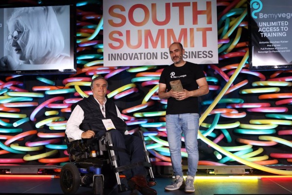 BeMyVega triunfa en el South Summit Madrid con el premio a la inclusividad de la ONCE