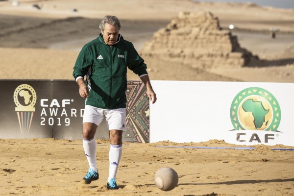 El exjugador argelino Rabah Madjer, condenado a seis meses de cárcel en su país por fraude