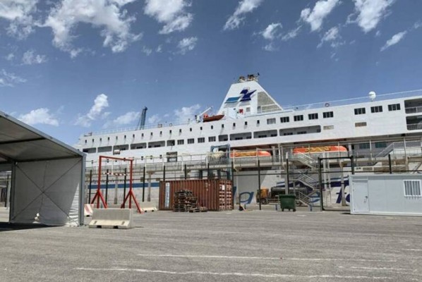 Algeria reduce a un solo ferry semanal el Paso del Estrecho en Alicante frente a los tres habituales