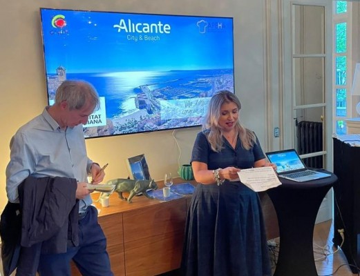 Alicante presenta su oferta de escapadas y congresos en París para atraer turismo