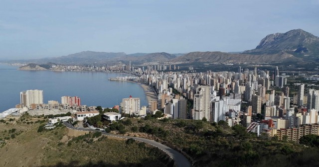 El PSOE de Benidorm plantea aumentar el presupuesto para el bono térmico social en sus alegaciones al PACC
