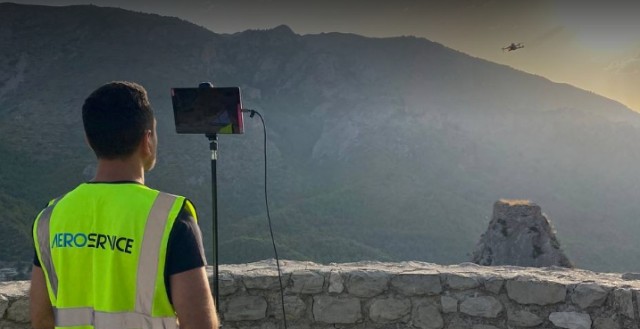 La alicantina Aeroservice opera y forma en el pilotado de drones para empresas