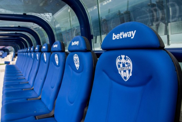El Levante, entre los selectos de Segunda con un banquillo por ocupar: Nafti y Alessio forman parte del baile