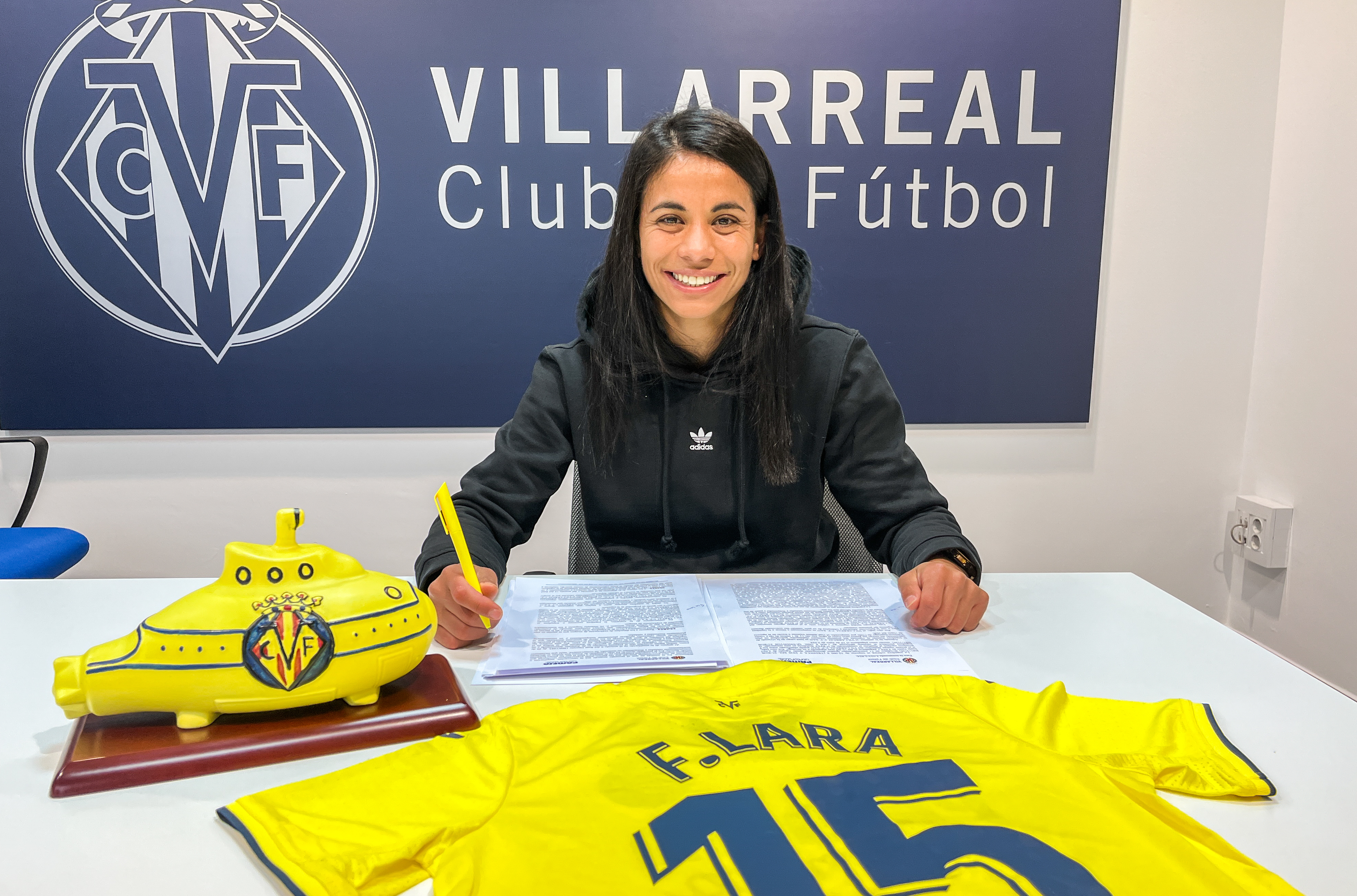 El Villarreal renueva a la defensa chilena Pancha Lara
