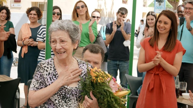 Cáritas dedica un vídeo a una voluntaria con más de 20 años de colaboración para agradecer la generosidad del colectivo