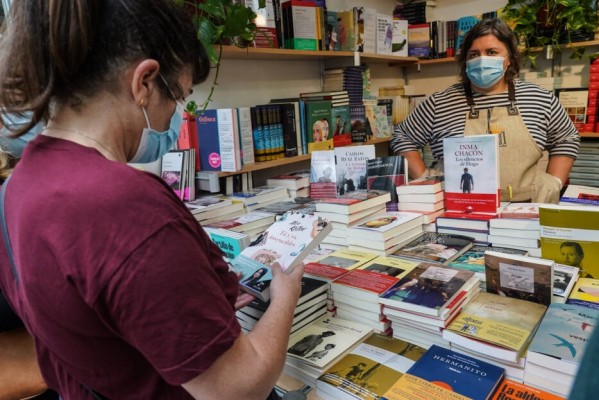 Sesenta escritores y escritoras recorrerán los pueblos de la Comunitat