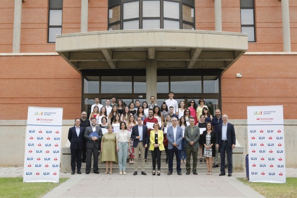 Banco Santander otorga más de 150 becas y premios a la comunidad universitaria de la UJI  