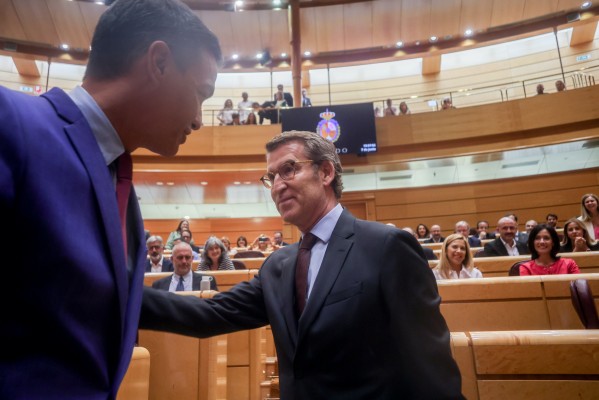 Primer cara a cara parlamentario entre Sánchez y Feijóo: el PP ofrece al PSOE pactar con ellos y no con minorías