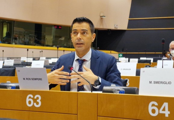 Marcos Ros reclama en el Parlamento Europeo una gran estrategia de Europa contra el ciberacoso