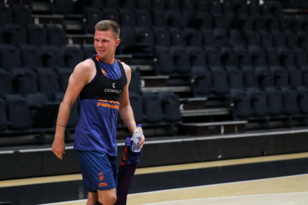 Hermannsson, operado de la rotura de ligamentos de la rodilla izquierda
