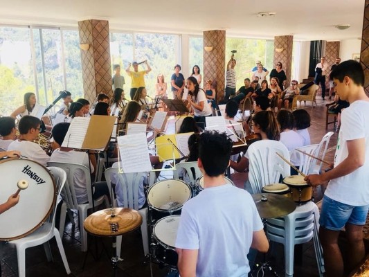 Las bandas de música de València visitan colegios y escoletes en junio