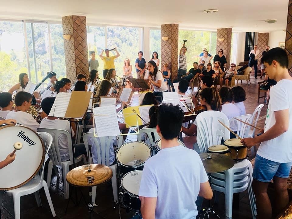 Las bandas de música de València visitan colegios y escoletes en junio