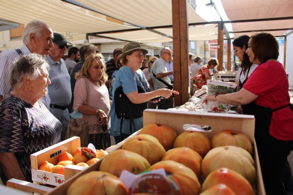 La Feria del Tomate del Perelló bate récord y recibe a 50.000 personas en tres días