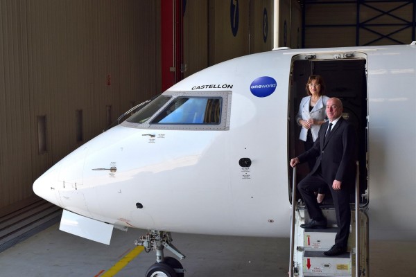 Aerocas y Air Nostrum bautizan un avión con 'Castellón' para promocionar la ruta a Sevilla