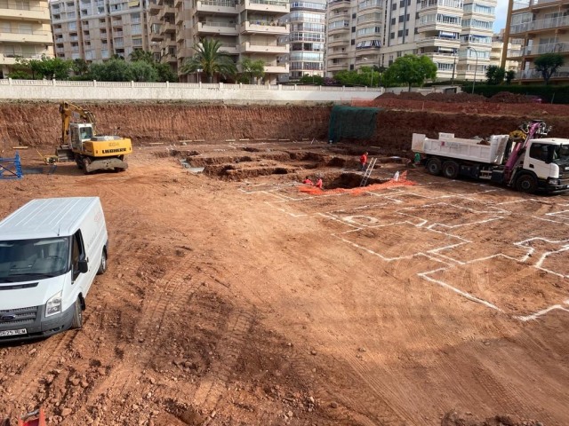 Arrancan las obras del residencial Atlas: 24 apartamentos de lujo en primera línea de playa en Benicàssim 