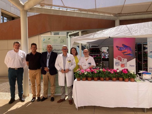 El Hospital Santa Lucía de Cartagena, pionero en el uso de botellas de cristal en sus habitaciones