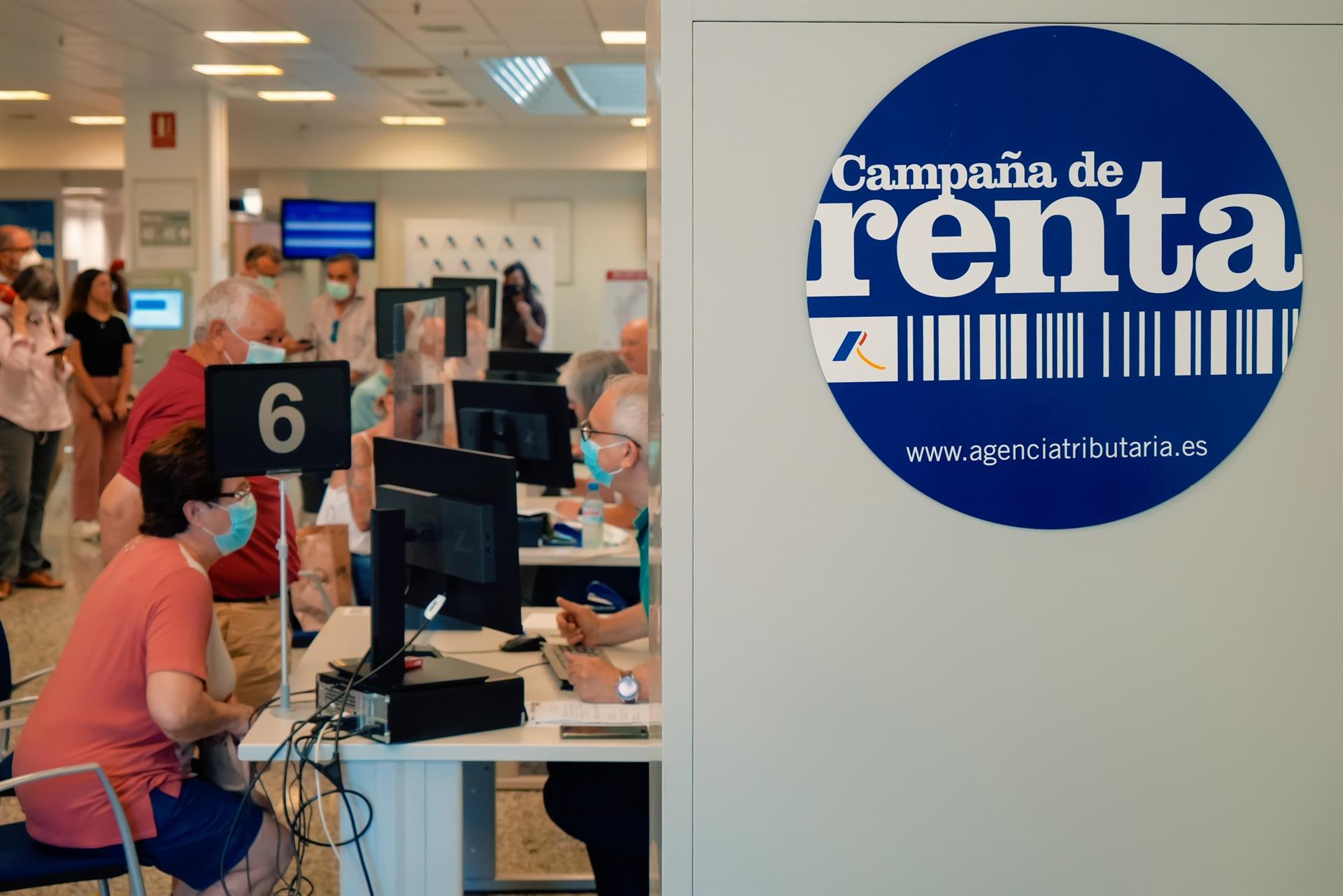 Cerca de 13.000 valencianos reciben asistencia para presentar la declaración de la renta