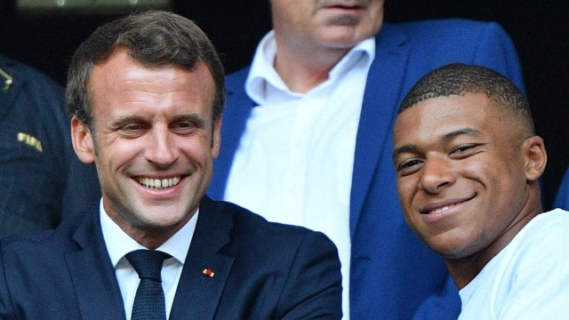 Macron confirma haber aconsejado a Mbappé seguir en Francia