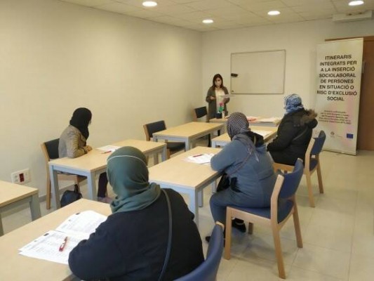 Vila-real favorece la inserción laboral con cursos de alfabetización digital y habilidades personales