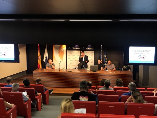 El edil de Deportes explica a los clubes de la ciudad de Alicante los nuevos proyectos de la concejalía