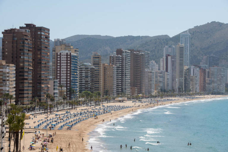  Vista de la costa y ciudad de Benidorm. Foto: RAFA MOLINA  - 