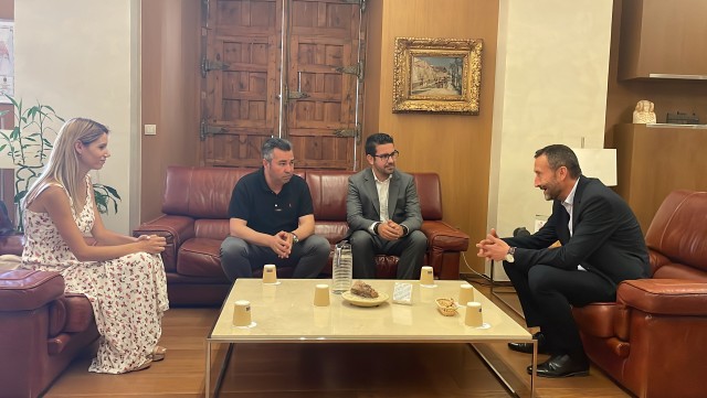 El alcalde de Elche se reúne con Jovempa para reforzar sus alianzas estratégicas