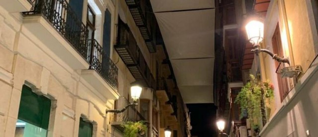 Murcia empezará a colocar los toldos que dan sombra a las calles del centro el 8 de junio