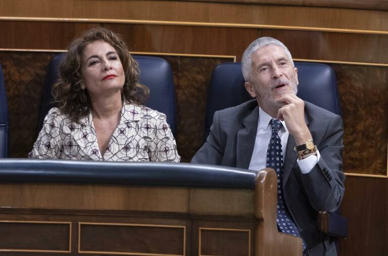 La ministra de Hacienda, junto al de Interior, en el Congreso de los Diputados. Foto: EP - 