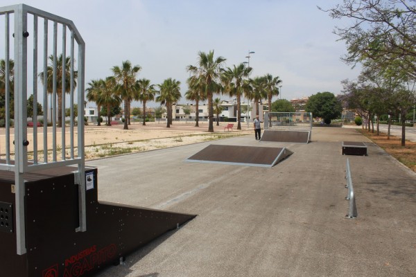 Burriana estrena su nuevo parque de skate en el jardín de Novenes de Calatrava con 220 m²