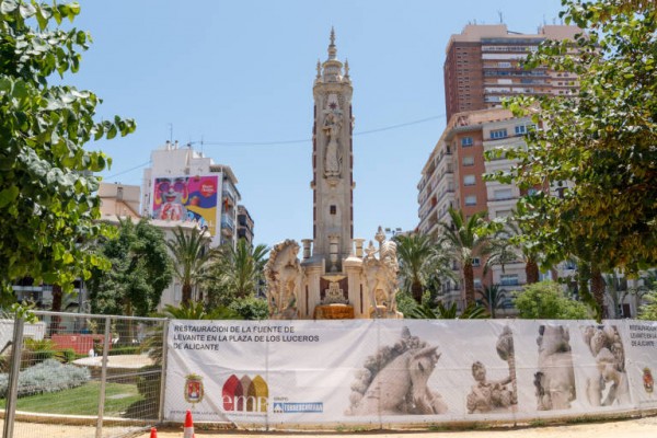 El refuerzo protector en las 'mascletàs' de Luceros: ¿una lona en la plaza que absorba la vibración? 