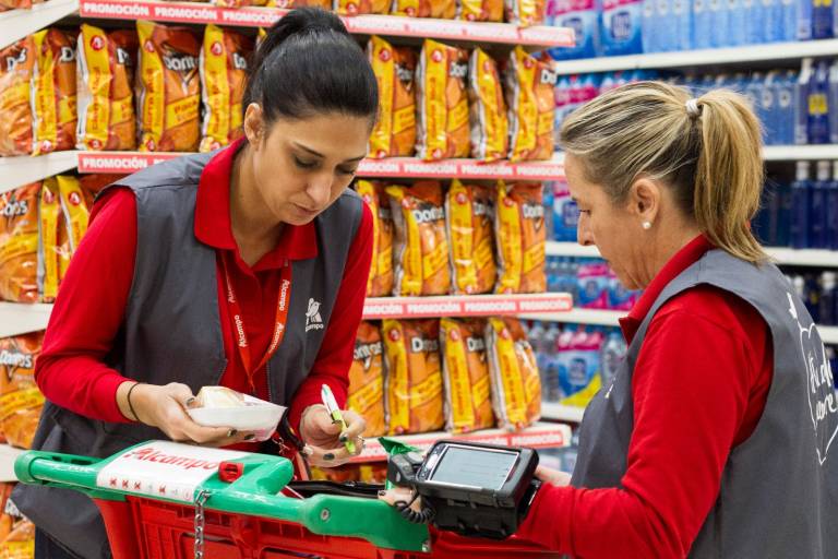 Alcampo incorporará más de un millar de profesionales
para cubrir vacantes en verano 