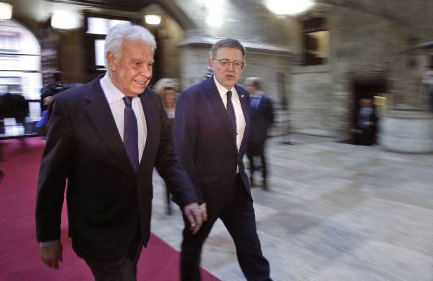 La sociedad valenciana homenajea a Broseta tras 