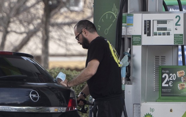 El precio de la gasolina toca un nuevo máximo y 'se come' ya un 75% de la subvención del Gobierno