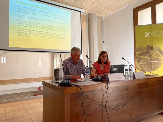 Las cooperativas de frutos secos prevén la mitad de la cosecha que el año pasado