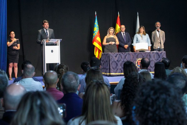 Alicante incorpora 117 funcionarios entre auxiliares y trabajadores sociales
