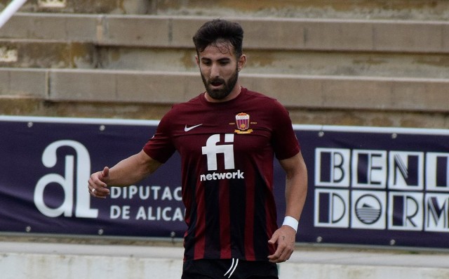 El azulgrana Ángel Sánchez tendrá que pasar por el quirófano por una grave lesión de rodilla
