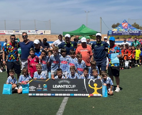 Javier López entrega los premios LevanteCup a jóvenes promesas del fútbol español