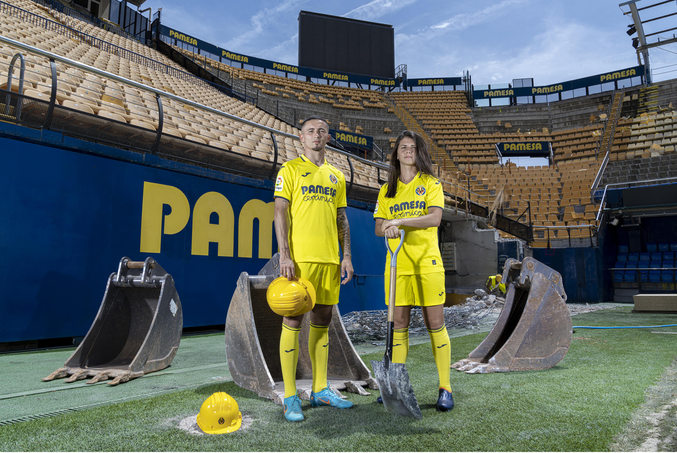 El Villarreal presenta su primera equipación amarilla, sin apenas cambios, para la 22-23