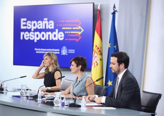 El Gobierno aprueba la ley de servicios de atención al cliente para acabar con tiempos de espera 