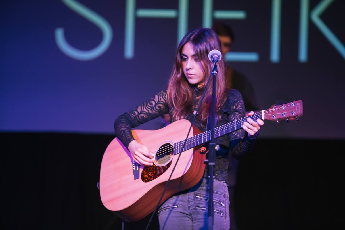 Glastonbury se fija en la voz de la valenciana Nadia Sheikh