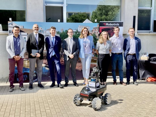 Presentan en València un robot para inspeccionar infraestructuras con 5G