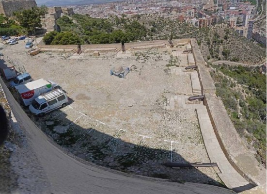 Alicante reserva 2,2 millones para mejorar Santa Bárbara, el bono hostelero y el área de caravanas