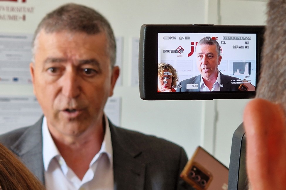 El conseller Rafa Climent, durante su comparecencia de este lunes en Castelló. (Foto: Antonio Pradas) - 